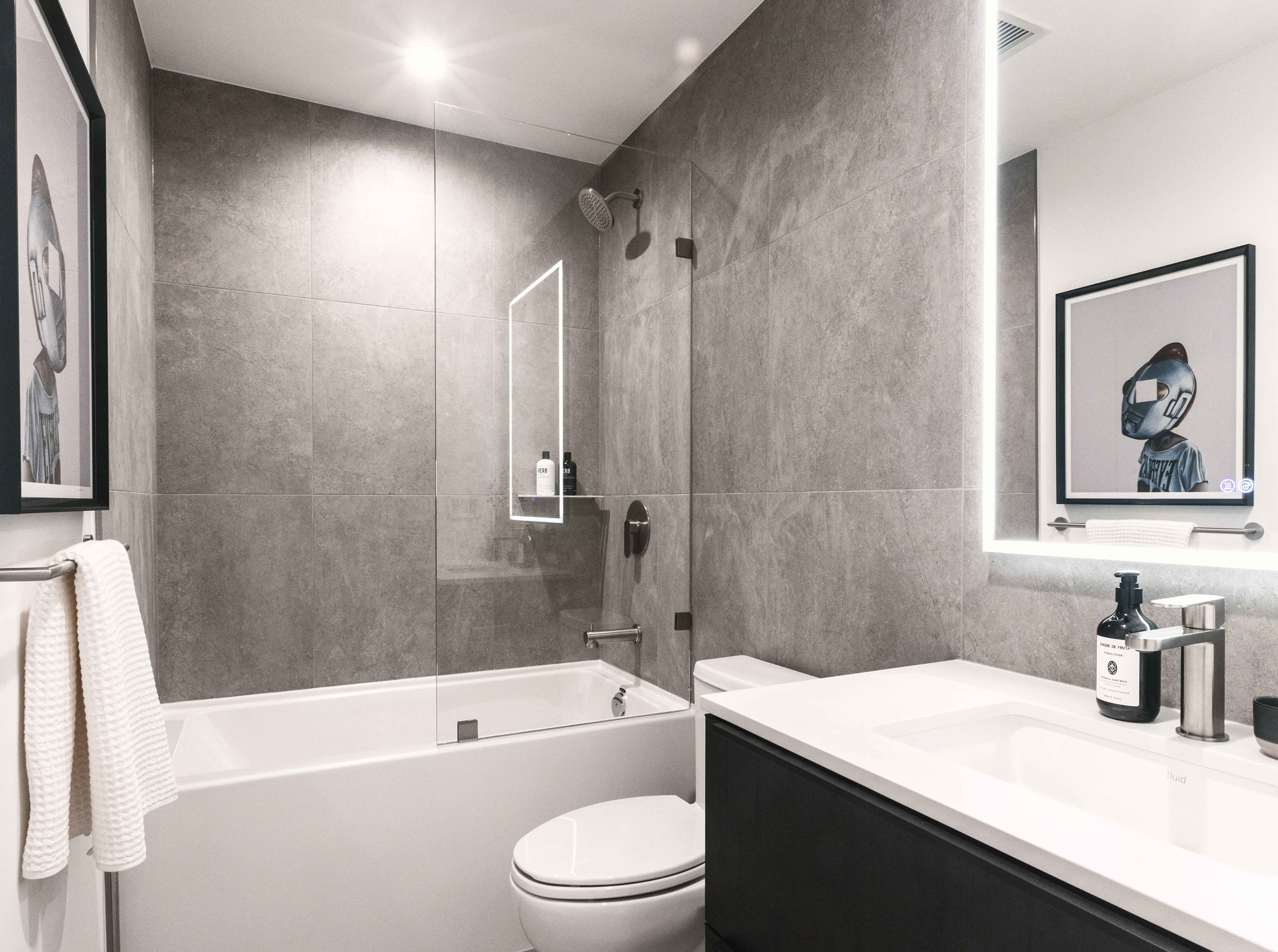 Primary Bath, One Bedroom
